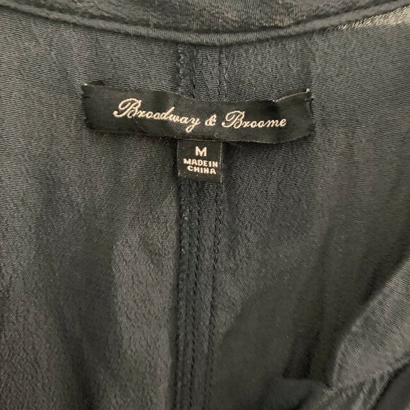 Broadway & Broome Gray Sleeveless Split Neck Tunic Dress - Picture 3 of 4